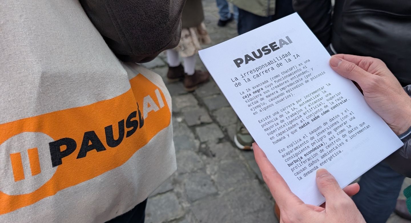 Folleto sobre los riesgos de la carrera de la IA.