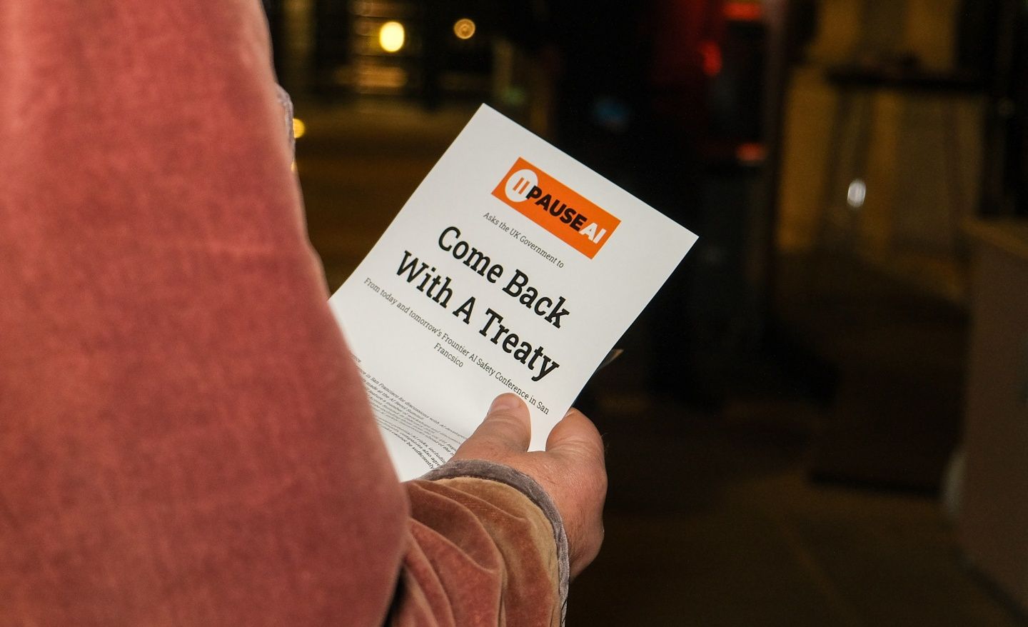 Folleto para reclamar un tratado internacional sobre IA.