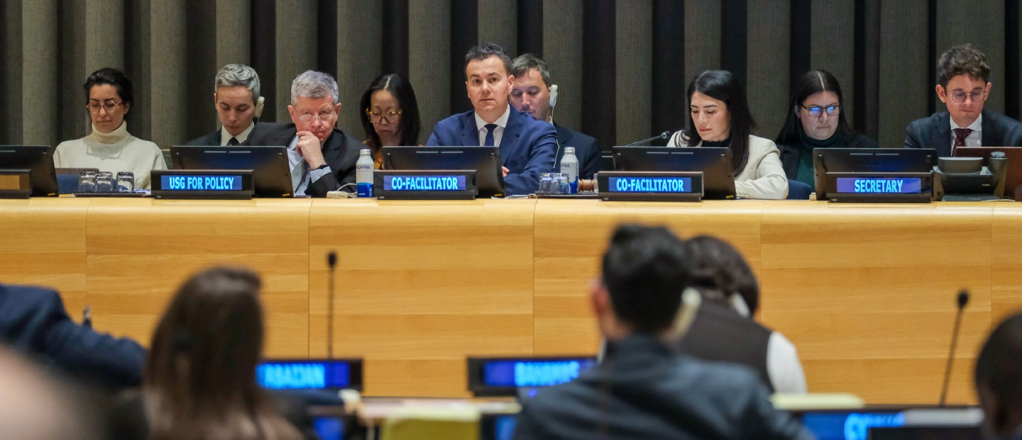 Héctor Gómez y Maritza Chan, representantes permanentes de España y Costa Rica ante la ONU, en una reunión sobre IA